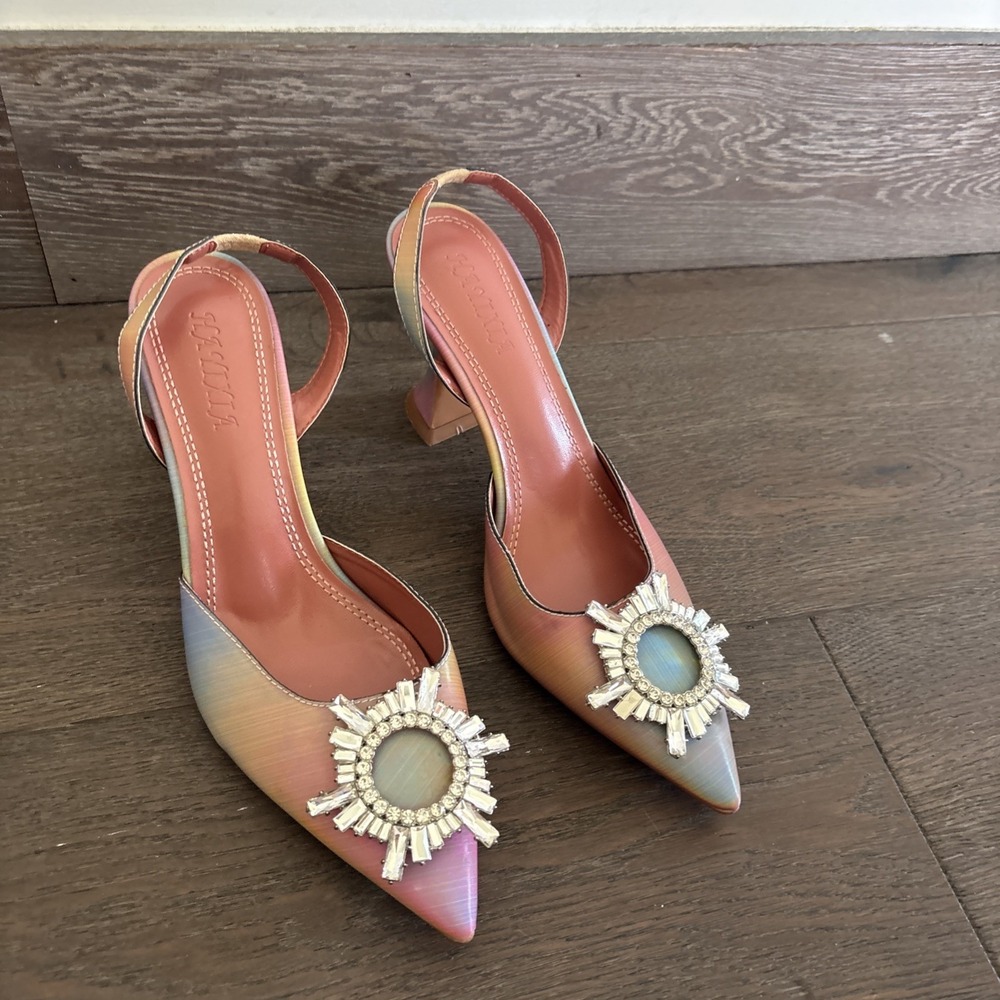 Hayixia Pointed High Heels With Crystal Embellishment Size 39